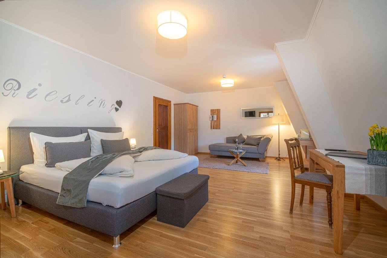 Hotel- Weingut- Moselloreley Piesport Exterior foto
