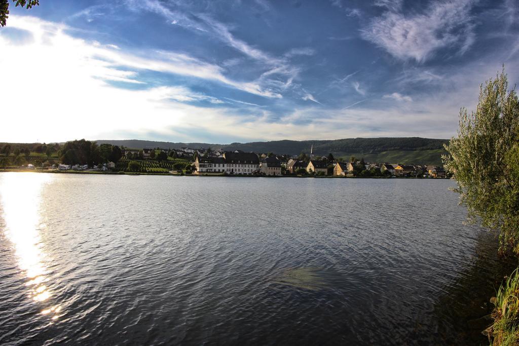 Hotel- Weingut- Moselloreley Piesport Exterior foto